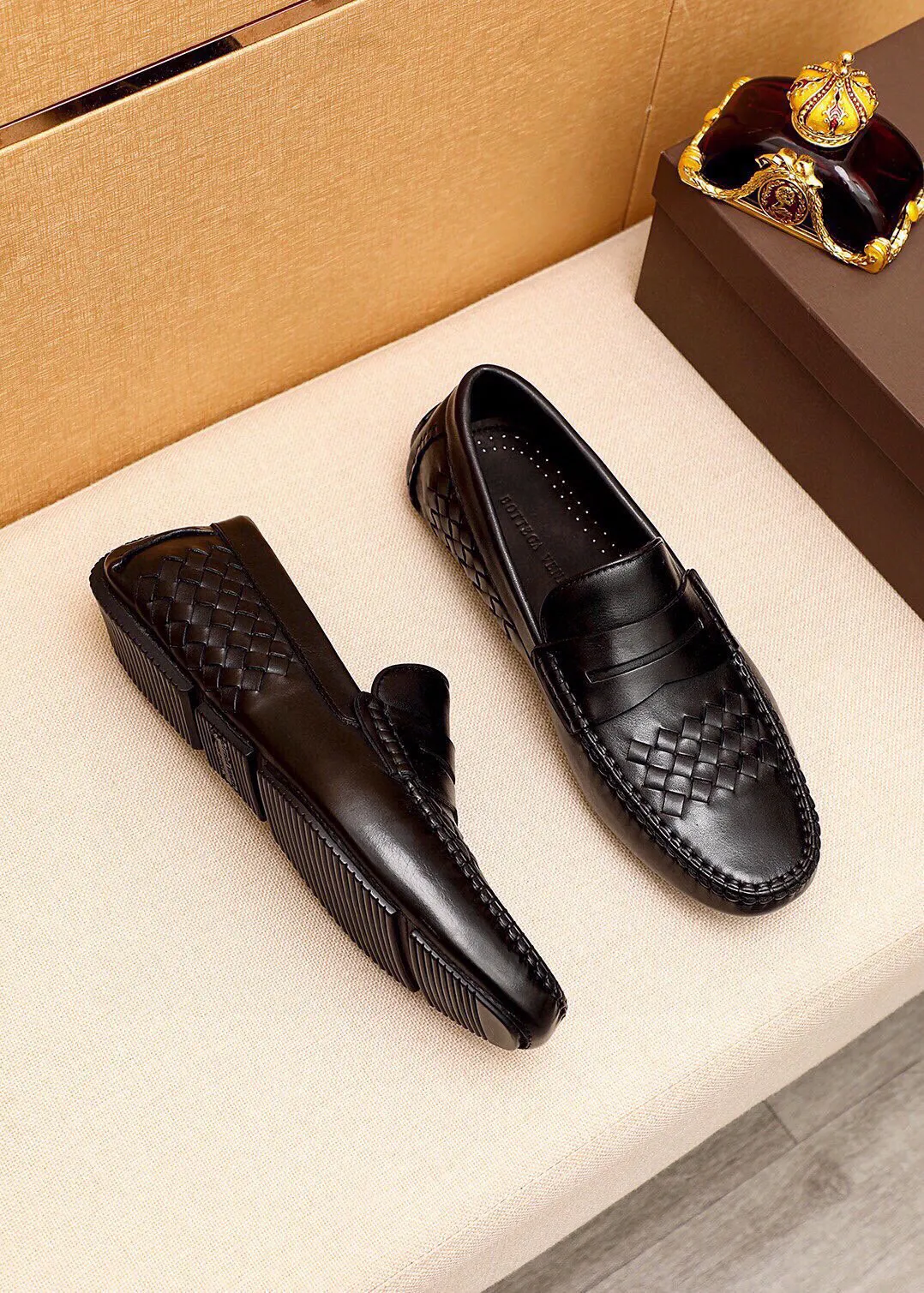 Men's Men's Shoes 💰: 480 💰💐 BV Men's Slip-on Shoes® [BOTTEGA VENETA] Official website counter new model, one-to-one mold opening ⚠Italian calfskin ➕Embossed ➕Cow 🐂 leather lining. Driving slip-ons, available at counters, sizes 38～44 (45🉑️customized)